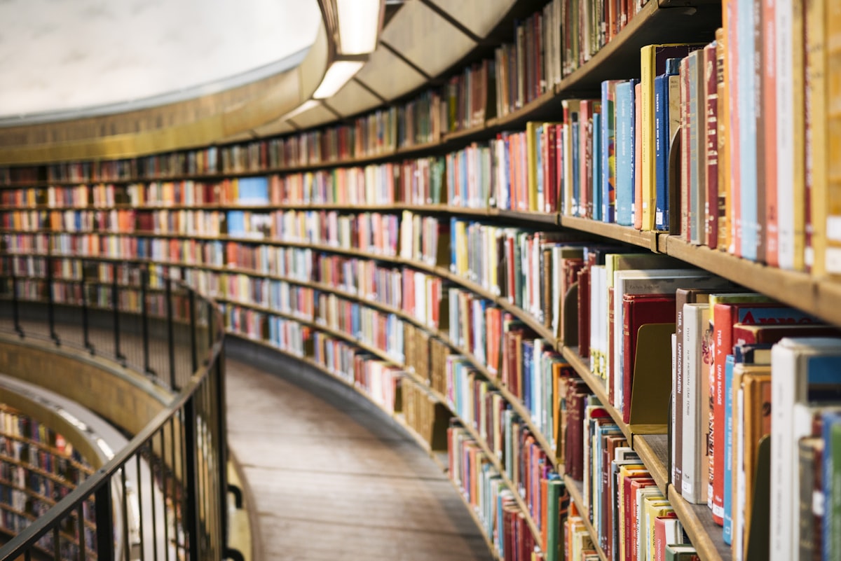 Открийте нашата колекция от книги